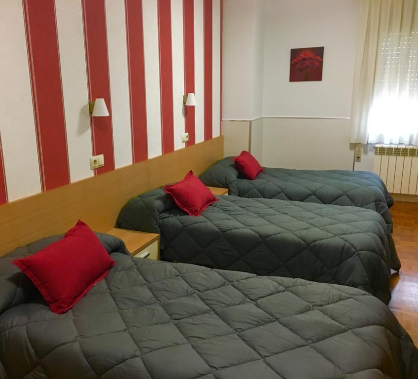 Hostal La Cortijana ログローニョ エクステリア 写真