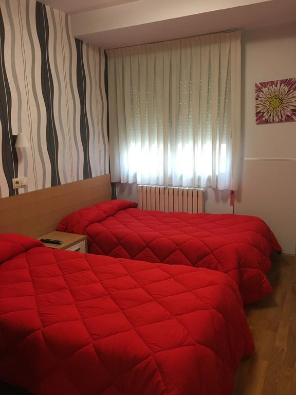 Hostal La Cortijana ログローニョ エクステリア 写真